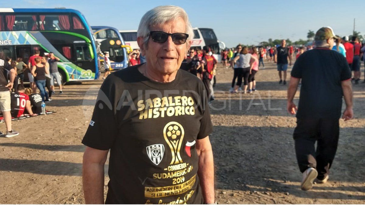 Abel sabalero histórico, cumple 81 años y su familia le regaló el viaje y la entrada para ver a Colón en Asunción