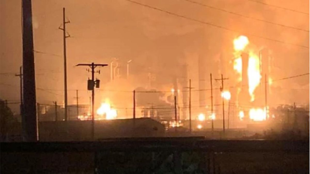 Fuerte explosión en una fábrica química en Texas: evacuaron la zona