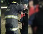 La menor de 5 años quedó atrapada en una hamaca del Parque Juan de Garay y debió ser asistida por bomberos en Santa Fe. La menor de 5 años quedó atrapada en una hamaca del Parque Juan de Garay y debió ser asistida por bomberos en Santa Fe.