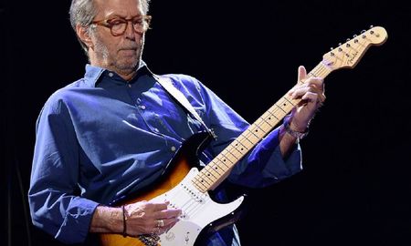 puso sus lagrimas en el cielo por la muerte de su pequeno hijo y hoy cumple 75 anos: es el gran eric clapton puso sus lagrimas en el cielo por la muerte de su pequeno hijo y hoy cumple 75 anos: es el gran eric clapton