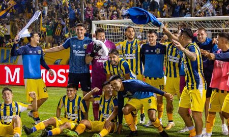 En semifinales Rosario Central se medirá ante River Plate (venció 2 a 1 a Belgrano de Cordoba) por una de las semifinales de la Copa de la Liga Profesional. En semifinales Rosario Central se medirá ante River Plate (venció 2 a 1 a Belgrano de Cordoba) por una de las semifinales de la Copa de la Liga Profesional.