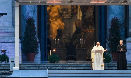 el papa francisco le hablo al mundo y pronuncio la bendicion urbi et orbi el papa francisco le hablo al mundo y pronuncio la bendicion urbi et orbi
