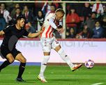 Jonatan Álvez sufrió un nuevo desgarro que lo marginará de las canchas por lo que resta del año y sus chances de continuar en Unión disminuyen. Jonatan Álvez sufrió un nuevo desgarro que lo marginará de las canchas por lo que resta del año y sus chances de continuar en Unión disminuyen.