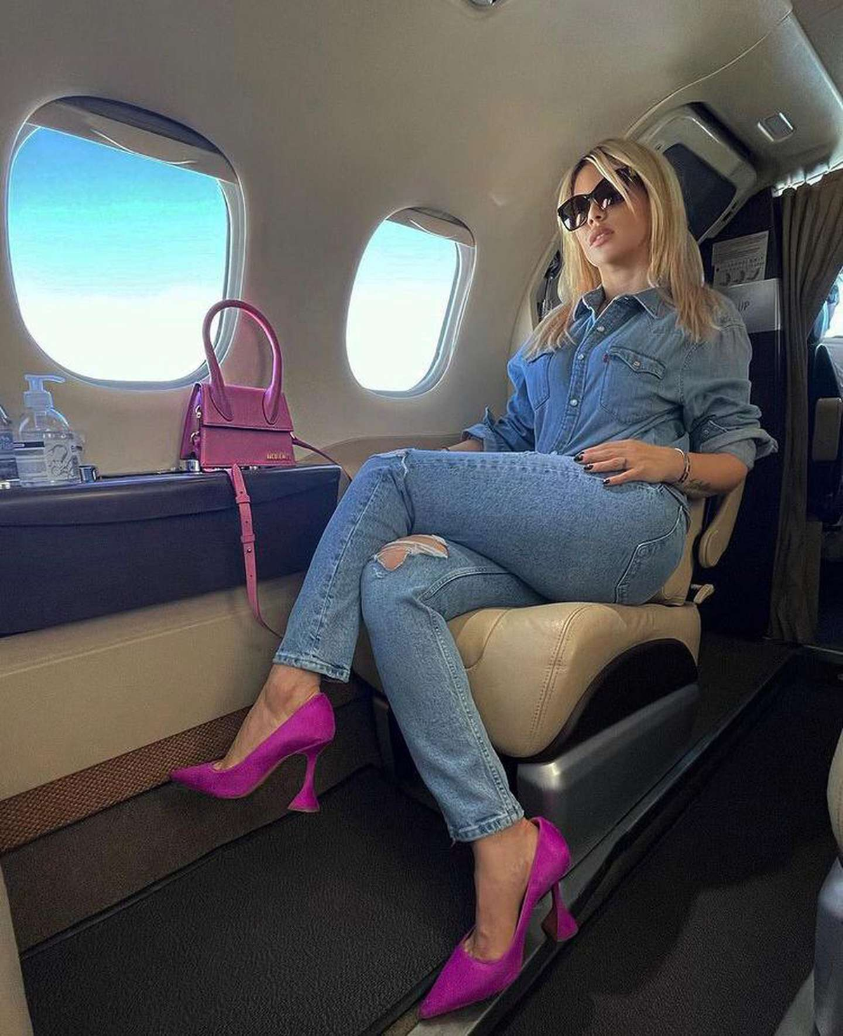 La glamorosa propuesta total denim de Wanda Nara. 