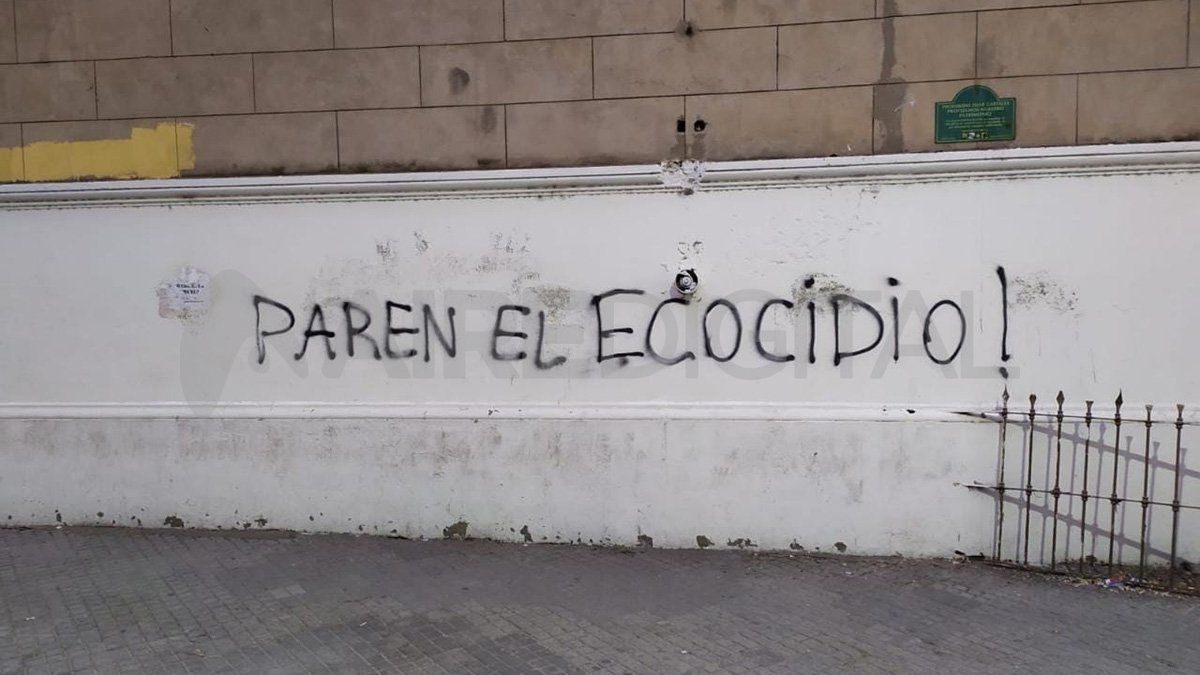 Las pintadas que aparecieron este jueves en Rosario