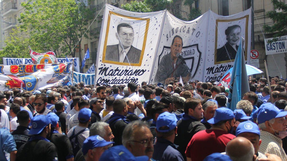 Del acto participaron los gremios estatales, del transporte, de la producción y los estatales confederados en la CGT, los agrupados en la Corriente Federal de Trabajadores (CFT) en la central obrera, los del Movimiento de Acción Sindical Argentino (MASA) de Omar Viviani.