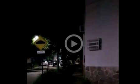 Testigos relataron a AIRE que hubo entre 20 y 30 disparos y que el auto en el que estaban las víctimas terminó como un colador. Testigos relataron a AIRE que hubo entre 20 y 30 disparos y que el auto en el que estaban las víctimas terminó como un colador.
