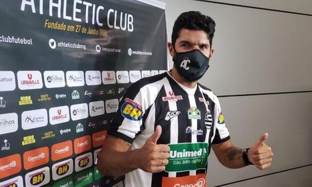 Sebastián Abreu firmó con el Athletic Club de Minas Gerais y será su club número 30 como jugador. Sebastián Abreu firmó con el Athletic Club de Minas Gerais y será su club número 30 como jugador.