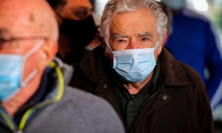 Pepe Mujica tiene 85 años y se retira de la política en medio de la pandemia por padecer una enfermedad inmune. Pepe Mujica tiene 85 años y se retira de la política en medio de la pandemia por padecer una enfermedad inmune.