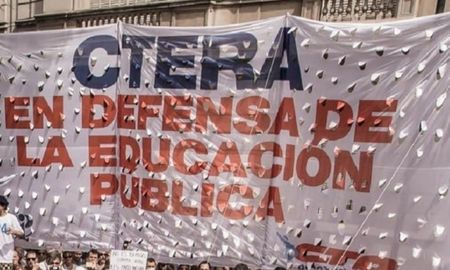 Algunos gremios docentes, entre ellos Ctera, respaldaron la medida del presidente y dijeron que el cierre de las escuelas es para cuidar a los ciudadanos. Algunos gremios docentes, entre ellos Ctera, respaldaron la medida del presidente y dijeron que el cierre de las escuelas es para cuidar a los ciudadanos.