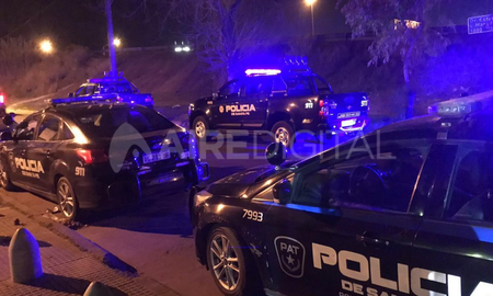Según el testimonio de las víctimas de ambos hechos delictivos, los ladrones eran un hombre con uniforme policial acompañado de una mujer Según el testimonio de las víctimas de ambos hechos delictivos, los ladrones eran un hombre con uniforme policial acompañado de una mujer