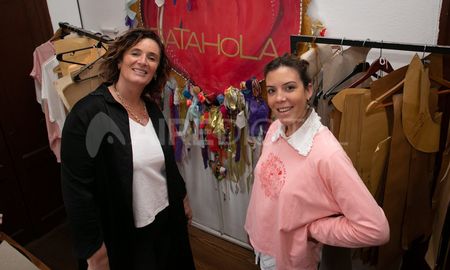 Lucila Cordoneda y Rosario Angeloni son madre e hija y llevan adelante Batahola, una marca de ropa clásica, e inclusiva en cuanto a talles y géneros. En Emprendedores en Santa Fe te contamos su historia. Lucila Cordoneda y Rosario Angeloni son madre e hija y llevan adelante Batahola, una marca de ropa clásica, e inclusiva en cuanto a talles y géneros. En Emprendedores en Santa Fe te contamos su historia.