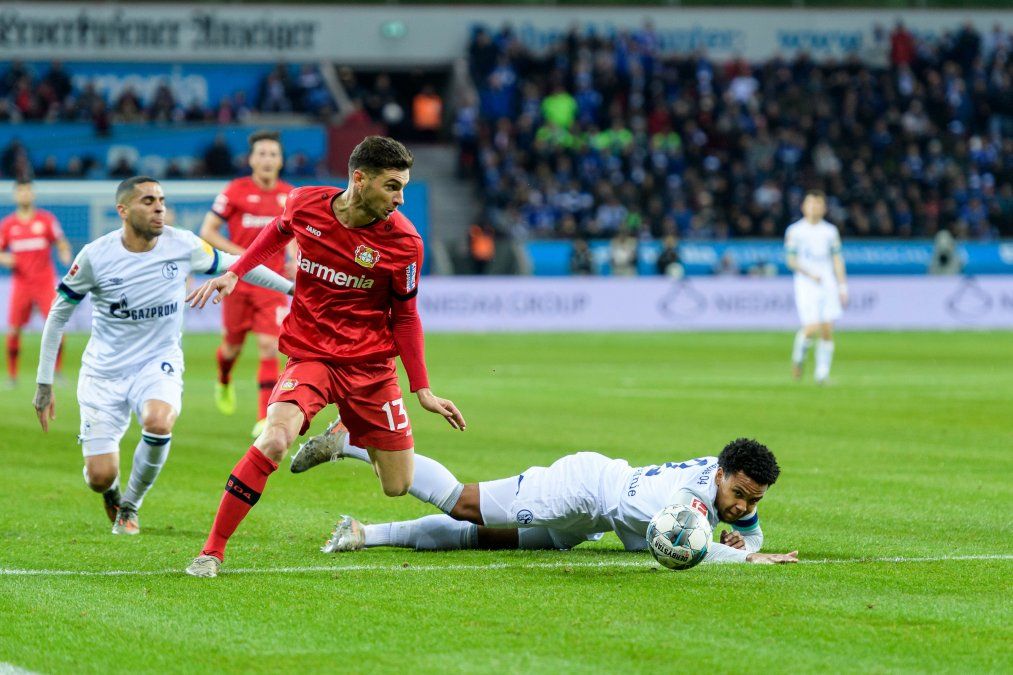 Lucas Alario anotó por duplicado en la victoria del Bayer Leverkusen