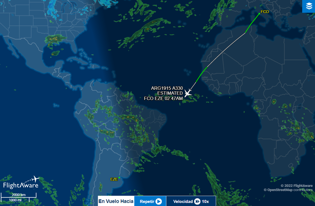 La ubicación del vuelo que trae a la Selección Argentina al país. La captura corresponde a este lunes 19 de diciembre a las 19:00.