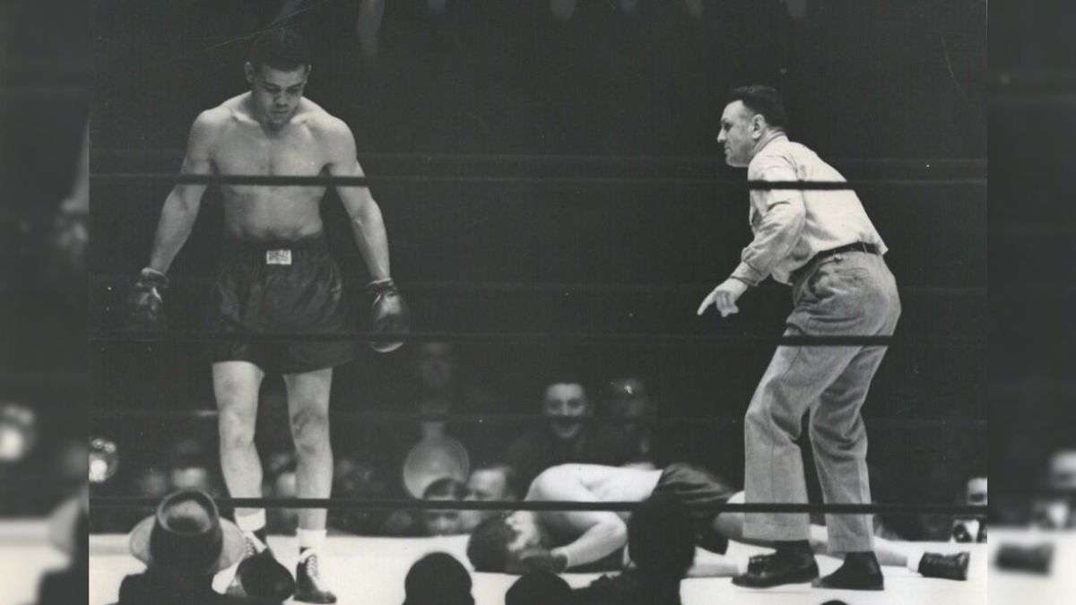 En la revancha, disputada el miércoles 22 de junio de 1938, nuevamente en el Yankee Stadium, colmado por 70.000 espectadores, Louis (90,150 kilos), quien realizaba la 4ª defensa del título que había ganado el año anterior, necesitó solo 124 segundos para noquear al germano (87,550), al que derribó tres veces y le fracturó dos costillas y tres vértebras cervicales antes de que el árbitro Arthur Donovan –el mismo del choque que sostuvieron exactamente dos años y tres días antes–, detuviera la masacre. En la revancha, disputada el miércoles 22 de junio de 1938, nuevamente en el Yankee Stadium, colmado por 70.000 espectadores, Louis (90,150 kilos), quien realizaba la 4ª defensa del título que había ganado el año anterior, necesitó solo 124 segundos para noquear al germano (87,550), al que derribó tres veces y le fracturó dos costillas y tres vértebras cervicales antes de que el árbitro Arthur Donovan –el mismo del choque que sostuvieron exactamente dos años y tres días antes–, detuviera la masacre.