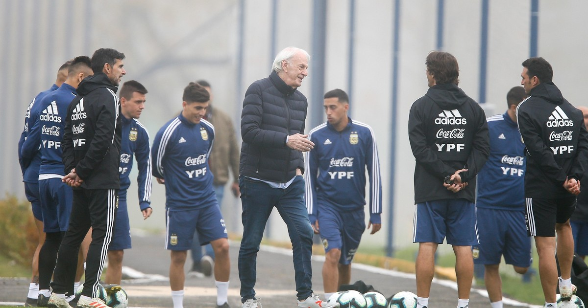 Menotti, después de ser elegido como Director de Selecciones de la AFA. Menotti, después de ser elegido como Director de Selecciones de la AFA.
