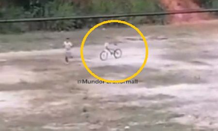 Grabaron a un niño jugando con el fantasma de su amiguito recién fallecido Grabaron a un niño jugando con el fantasma de su amiguito recién fallecido