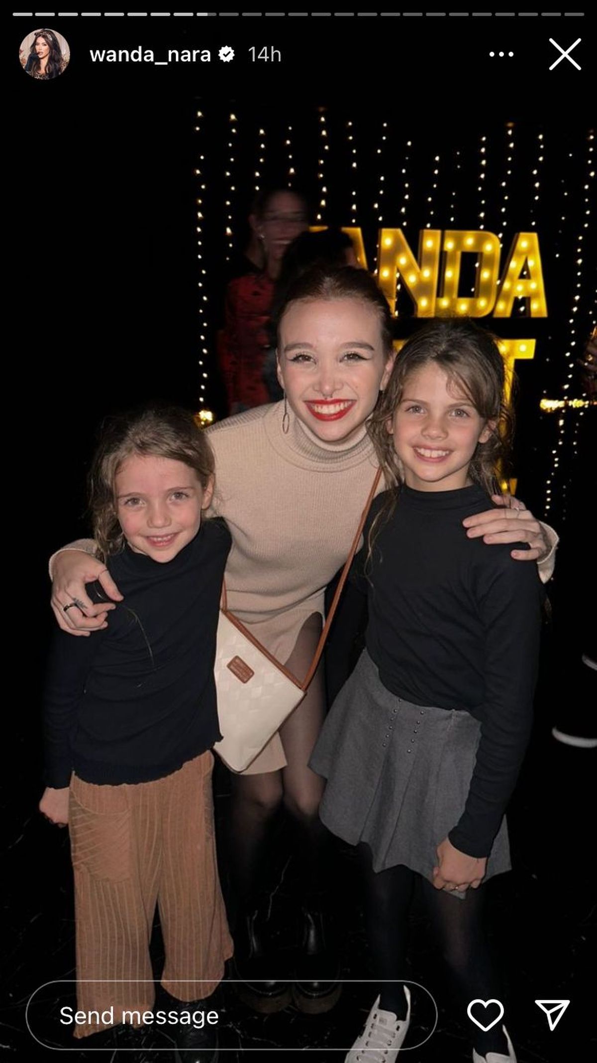 Delfina Gayoso, participante de MasterChef 2023, junto a las hijas de Wanda Nara y Mauro Icardi. Delfina Gayoso, participante de MasterChef 2023, junto a las hijas de Wanda Nara y Mauro Icardi.