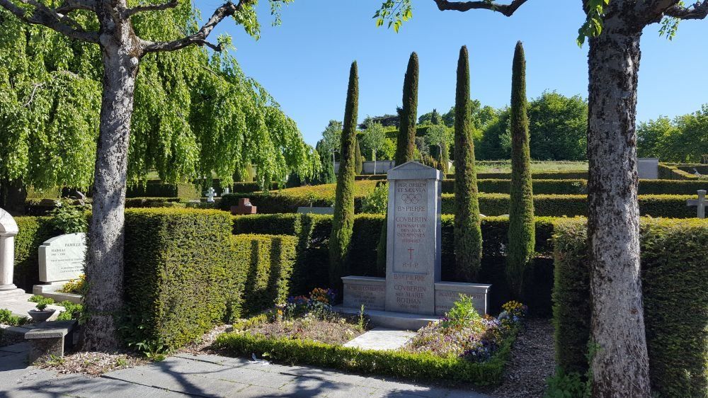 El barón de Coubertin descansa en el Bois de Vaux de Lausana, Suiza, casi a la vista de la actual sede del Comité Olímpico Internacional.