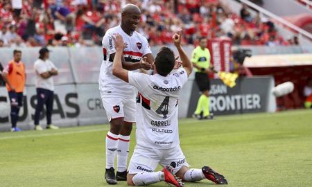 Festejo del primer gol de Newells frente a Independiente en Avellaneda. El equipo de Rosario ganó por 3 a 2. Festejo del primer gol de Newells frente a Independiente en Avellaneda. El equipo de Rosario ganó por 3 a 2.