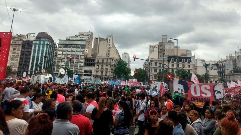 Realizan la primera “marcha de antorchas” contra la suba de tarifas