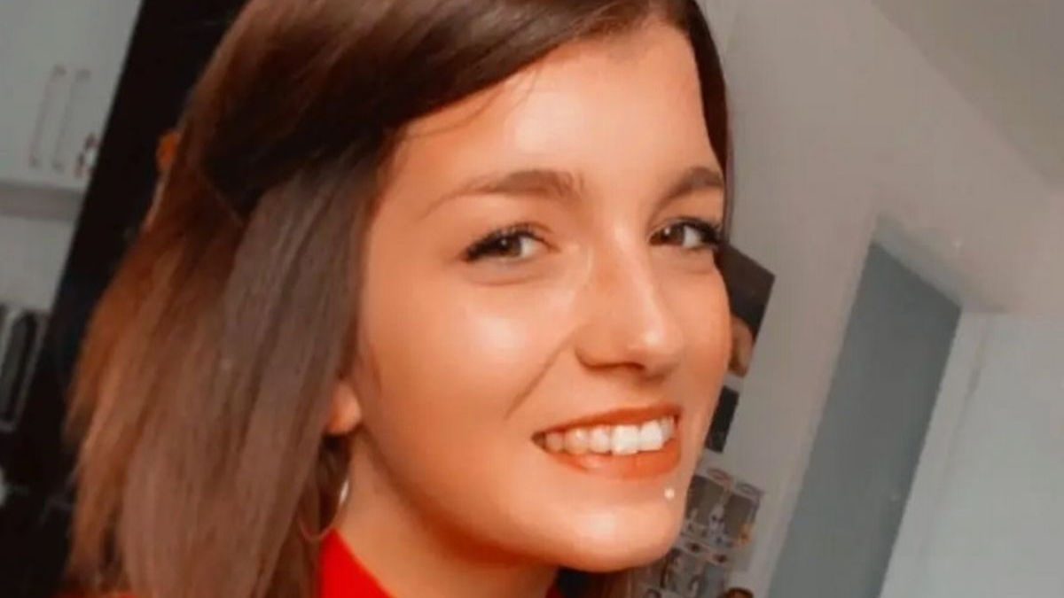 Una profesora se enamoró de su alumno de 15 años y le mandó miles de mensajes acosándolo: No puedo tenerte