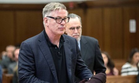 alec baldwin demando a un hombre que lo acuso de agresion alec baldwin demando a un hombre que lo acuso de agresion