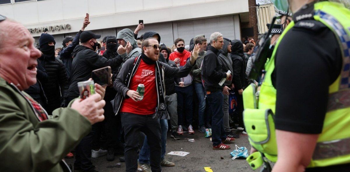 Los hinchas del Manchester United se manifestaron en contra de la Superliga Europea.