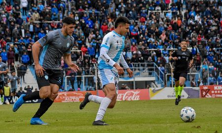 Temperley le cortó el invicto de 33 partidos a Gimnasia y Tiro en Salta. Temperley le cortó el invicto de 33 partidos a Gimnasia y Tiro en Salta.