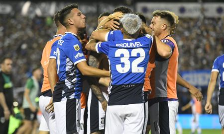 Talleres derrotó 1-0 a Banfield y llegó por segundo año consecutivo a la final de la Copa Argentina. Talleres derrotó 1-0 a Banfield y llegó por segundo año consecutivo a la final de la Copa Argentina.