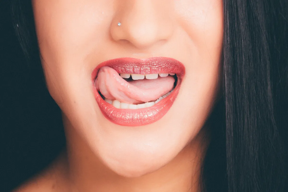 Interpretaciones de soñar que se te caen los dientes.