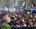 Miles de personas pasarán hoy por el Polideportivo Gatica en Avellaneda, para despedir al Indio Solari. Miles de personas pasarán hoy por el Polideportivo Gatica en Avellaneda, para despedir al Indio Solari.