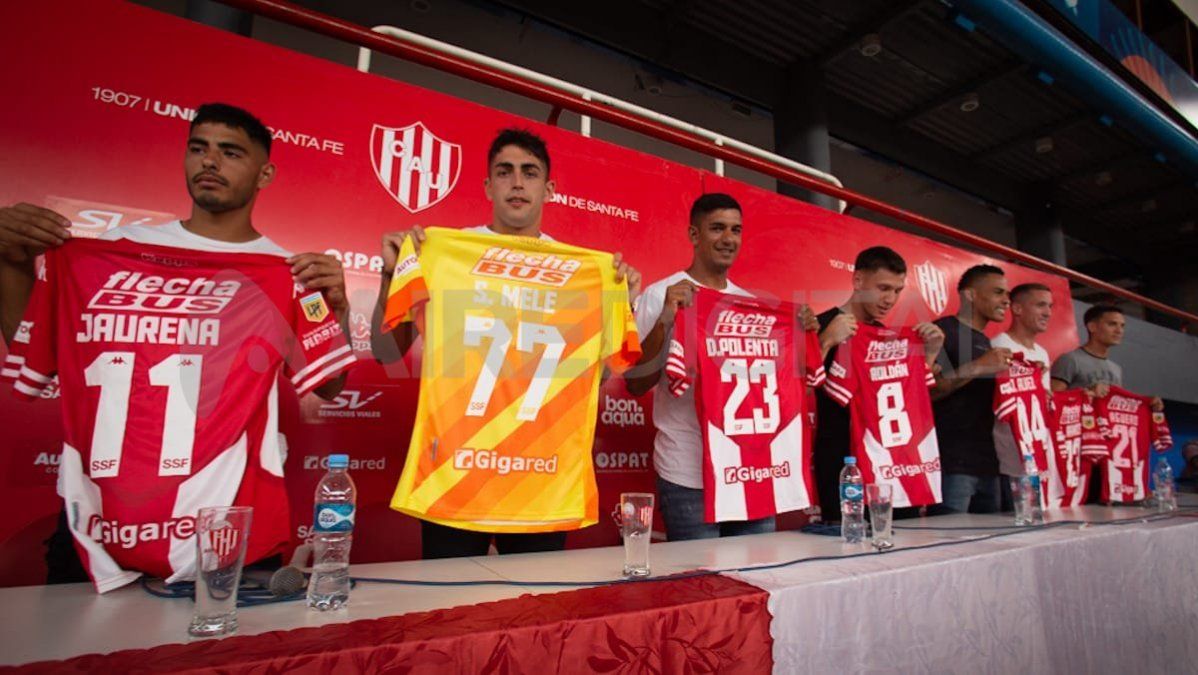 El Club Atlético Unión Presentó sus refuerzos en el estadio Ángel Malvicino.