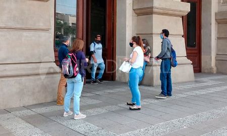 Licencia de conductir en Santa Fe. Habilitaron la Estación Belgrano para descomprimir el sistema de turnos para las charlas previas en el Parque Garay. Licencia de conductir en Santa Fe. Habilitaron la Estación Belgrano para descomprimir el sistema de turnos para las charlas previas en el Parque Garay.