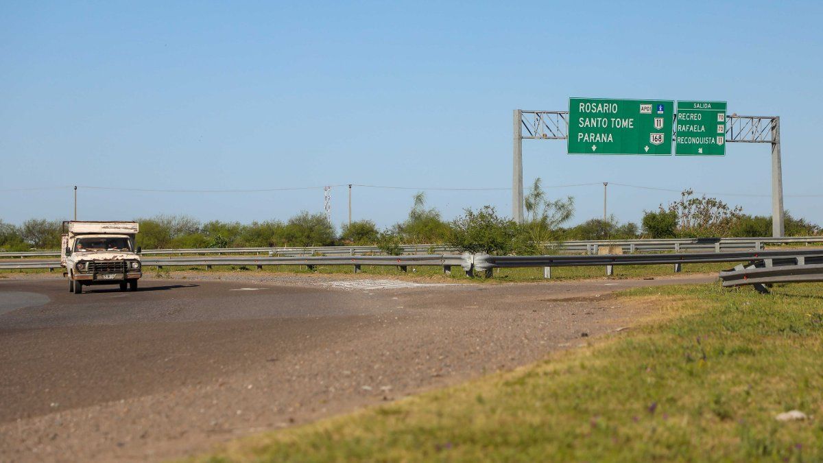 El ambicioso plan de obras se desarrollará a lo largo de 55 kilómetros de accesos a Santa Fe capital.
