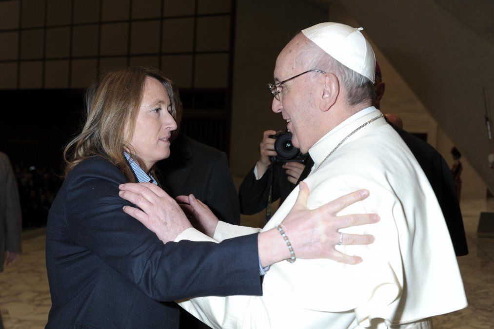 El Papa Francisco con la periodista argentina Elisabetta Piqué.