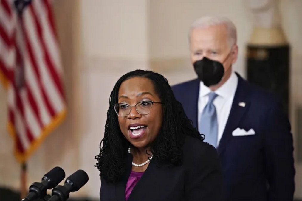 El Senado de Estados Unidos inició un histórico proceso para confirmar a la primera mujer negra en la Corte Suprema.