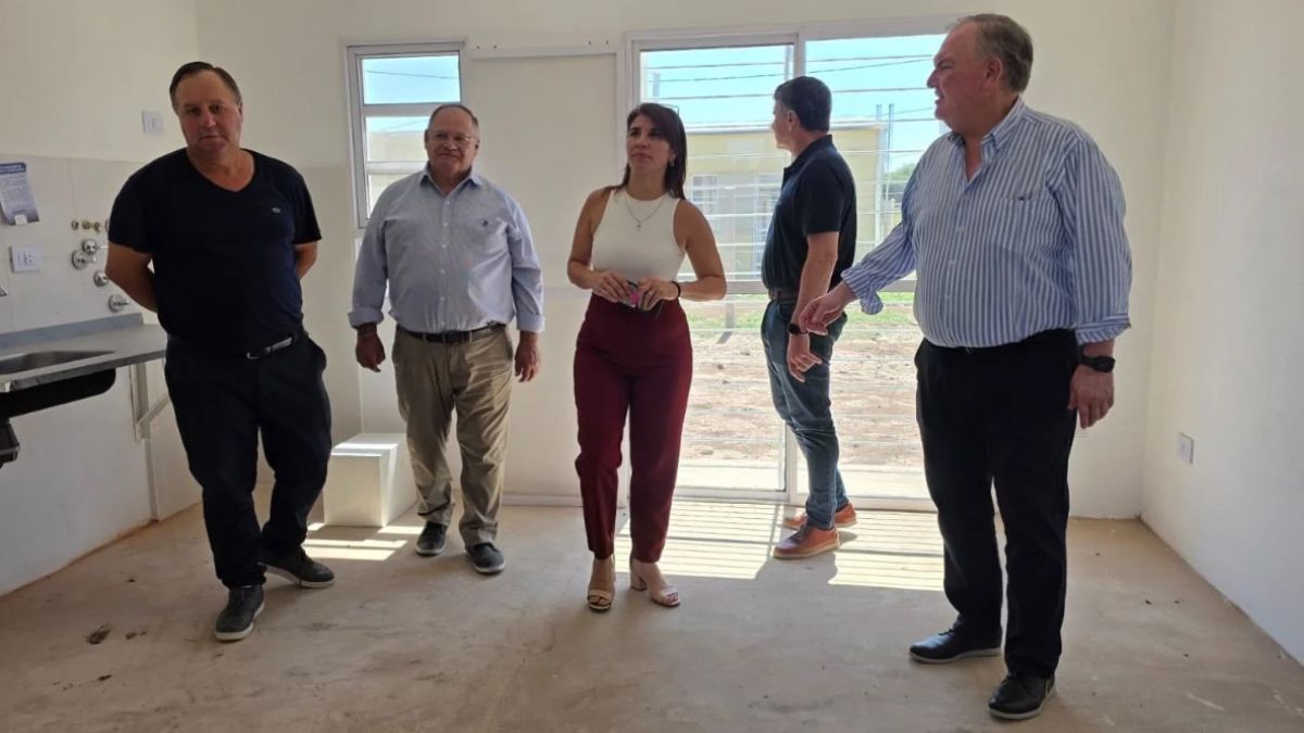 En Hersilia se realizó el sorteo de 10 viviendas construidas por administración comunal, en el marco de programas habitacionales de la provincia de Santa Fe. En Hersilia se realizó el sorteo de 10 viviendas construidas por administración comunal, en el marco de programas habitacionales de la provincia de Santa Fe.