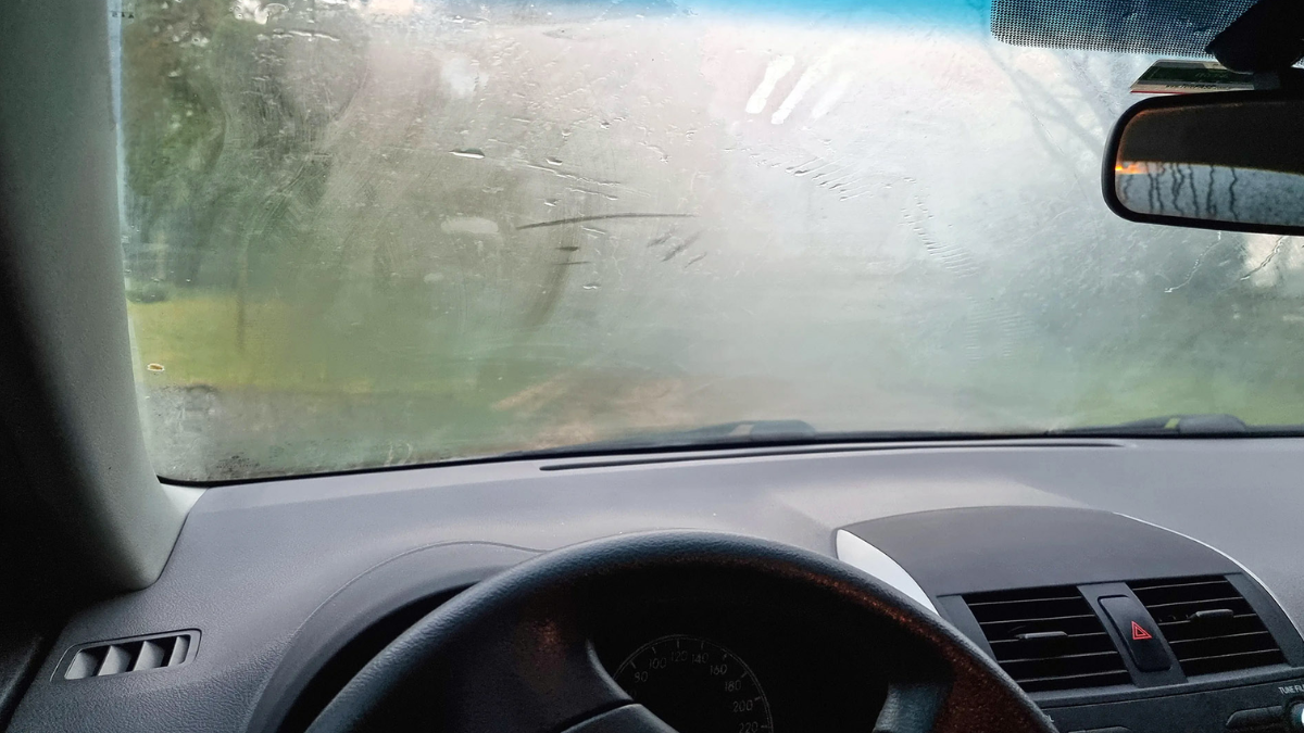Cómo evitar que se empañen los vidrios del auto en días fríos