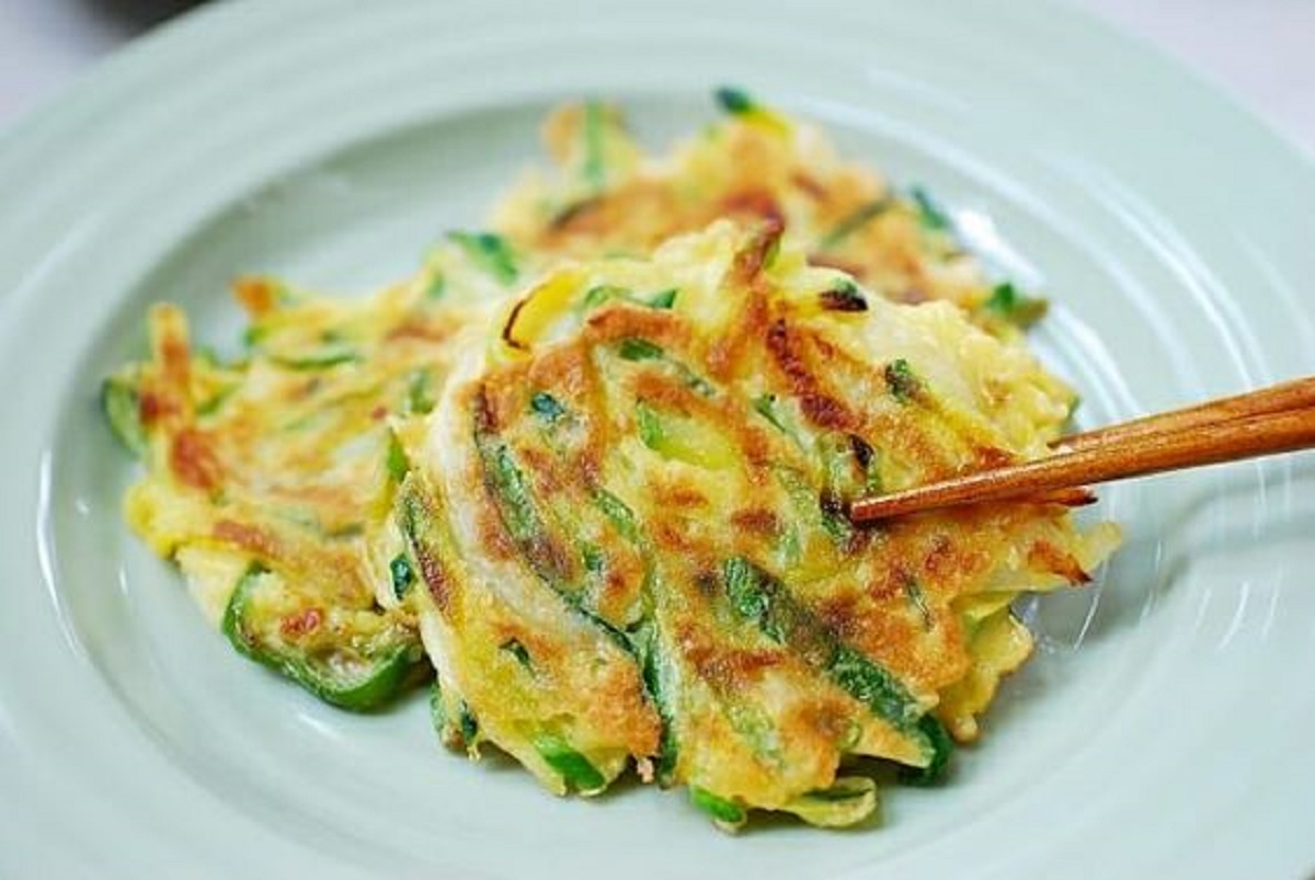 Las tortitas coreanas de verduras son súper sencillas de preparar y lleva ingredientes muy económicos. Las tortitas coreanas de verduras son súper sencillas de preparar y lleva ingredientes muy económicos.