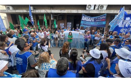 Paritaria docente en Santa Fe: Educación ratificó el descuento del día no trabajado. Paritaria docente en Santa Fe: Educación ratificó el descuento del día no trabajado.