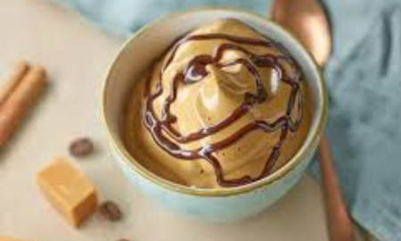 Postre de café delicioso, sin azúcar, sin horno y en minutos. Postre de café delicioso, sin azúcar, sin horno y en minutos.