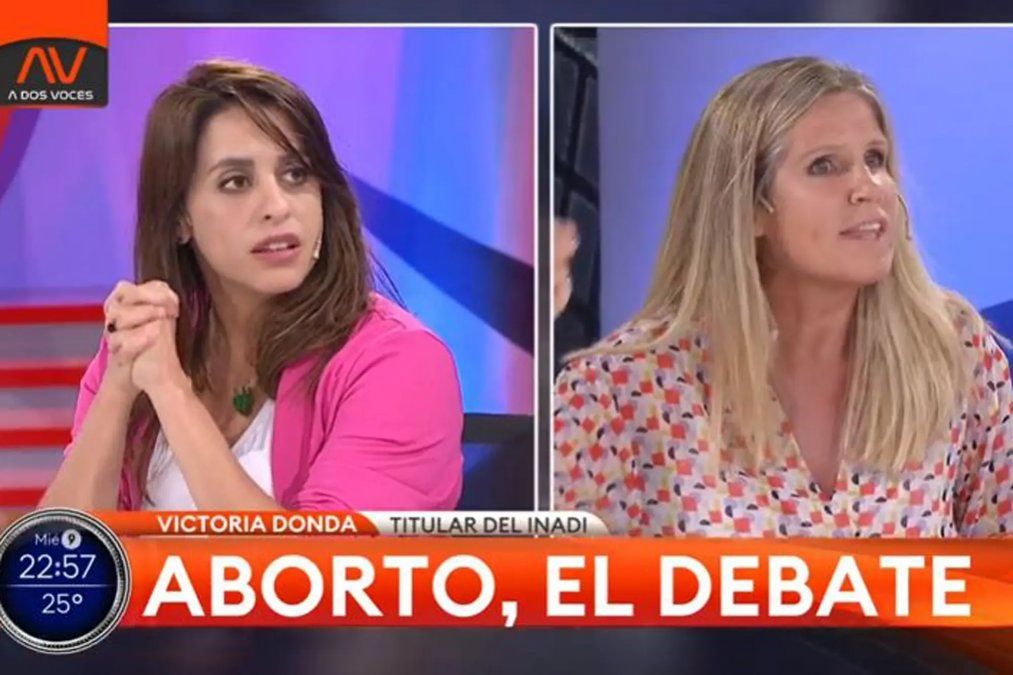 Tenso cruce por el aborto: Victoria Donda la acusó de fanatismo religioso y Cynthia Hotton pidió su renuncia al INADI
