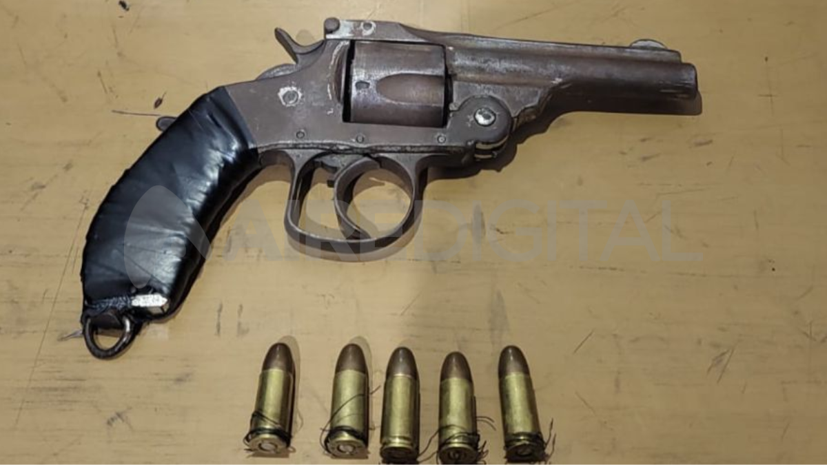 El arma que la policía le secuestró al hombre detenido en Recreo. El arma que la policía le secuestró al hombre detenido en Recreo.