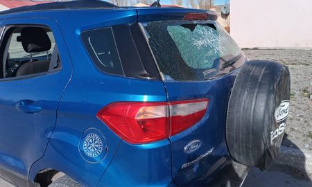 La concejala del Frente de Todos de la localidad santacruceña de Perito Moreno, Alejandra Burgos, denunció que fue atacada al recibir un disparo de un arma de aire comprimido. La concejala del Frente de Todos de la localidad santacruceña de Perito Moreno, Alejandra Burgos, denunció que fue atacada al recibir un disparo de un arma de aire comprimido.