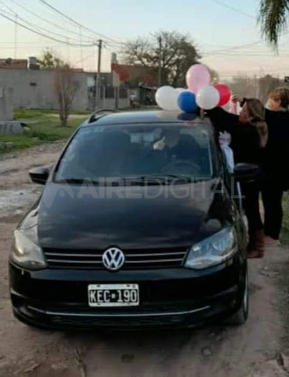 El auto robado es un Surán 2011 negro, patente KEC 190.