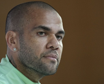 Dani Alves cambió la estrategia de defensa para conseguir la libertad condicional, aseguran medios españoles. Dani Alves cambió la estrategia de defensa para conseguir la libertad condicional, aseguran medios españoles.