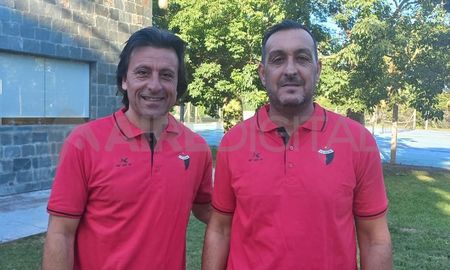 Germán Rivarola junto a Rafael Maceratesi en su presentación junto al cuerpo técnico de Colón, la tarde del 11 de diciembre en el predio 4 de Junio. Germán Rivarola junto a Rafael Maceratesi en su presentación junto al cuerpo técnico de Colón, la tarde del 11 de diciembre en el predio 4 de Junio.