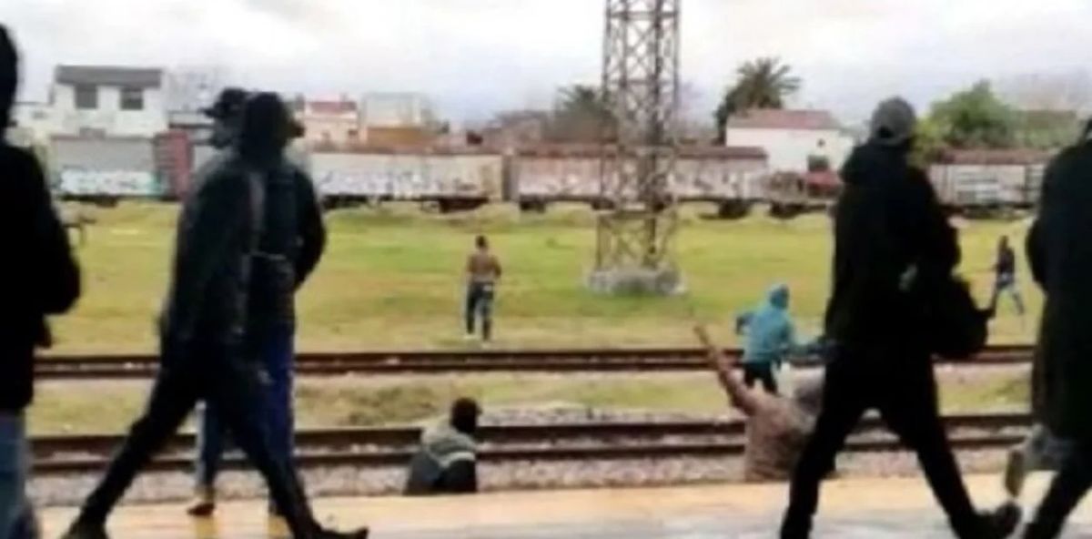 El altercado violento se produjo en una formación del Ferrocarril Roca