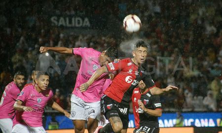 Cristian Pellerano suena como posible entrenador de Atlanta y debutaría como DT en la Primera Nacional. Cristian Pellerano suena como posible entrenador de Atlanta y debutaría como DT en la Primera Nacional.